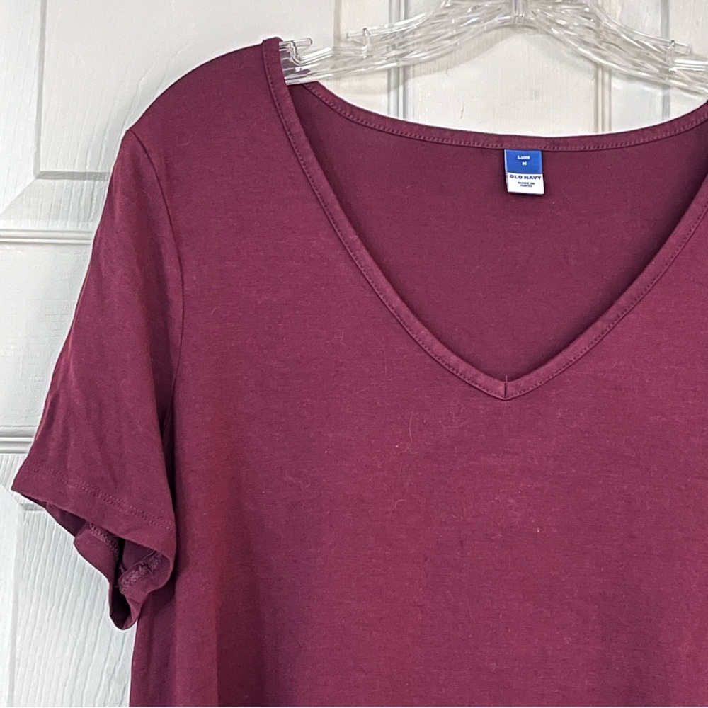 🌻3/$20 🆕 Old Navy Luxe Burgundy Red V-Neck Super Soft Tee Shirt, Size M - Picture 8 of 16